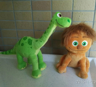 Dobrý plyšový set dinosaura 30 a 22 cm Disney